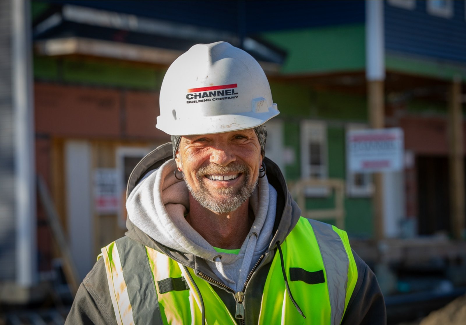 worker wearing CHANNEL hard hat